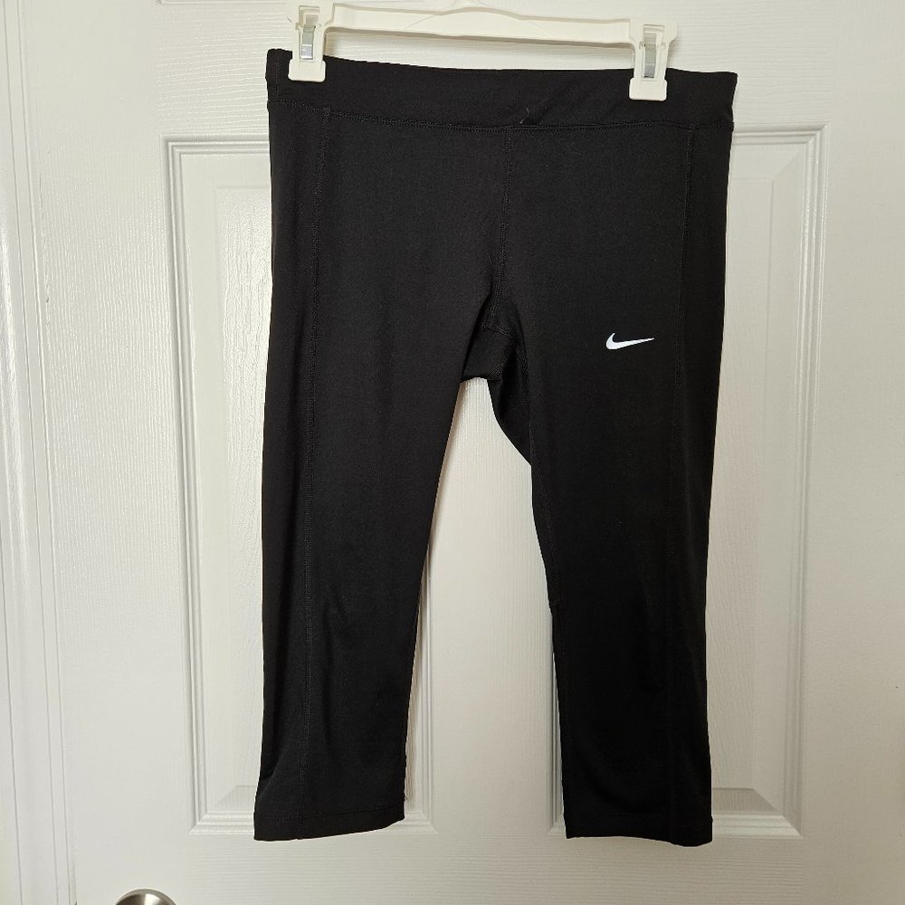 Nike Cropped Black Leggings